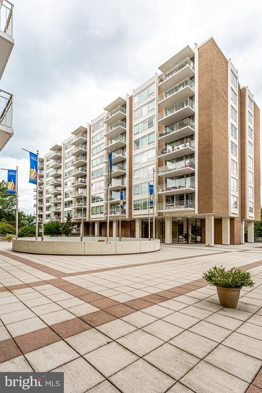 1425 4th St SW in Washington, DC - Building Photo - Building Photo