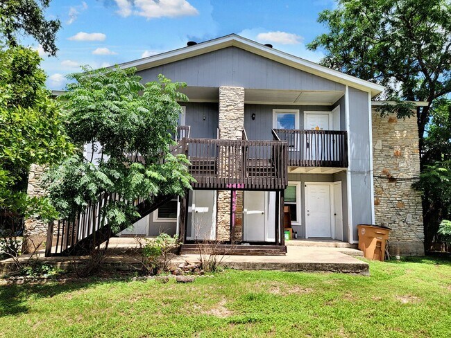 4431 Whispering Valley Dr in Austin, TX - Foto de edificio - Building Photo