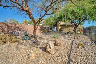 1740 Flores Ln in Henderson, NV - Building Photo - Building Photo