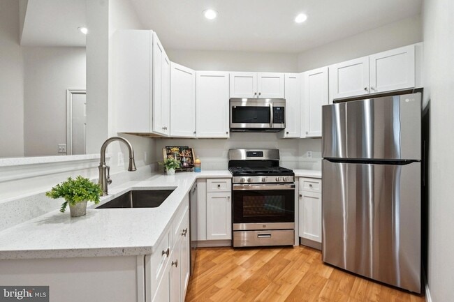 13085 Autumn Woods Way, Unit 305 in Fairfax, VA - Building Photo - Building Photo
