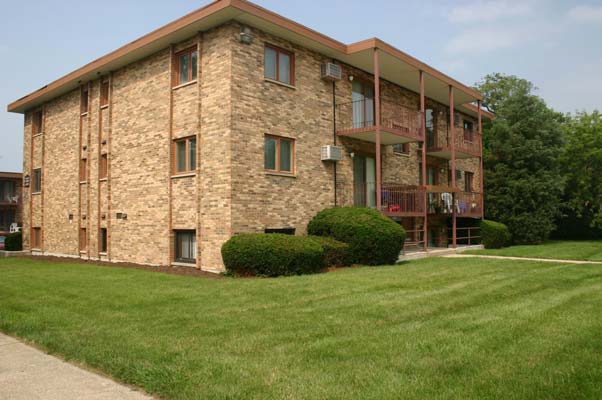 Grayslake Apartments in Grayslake, IL - Building Photo