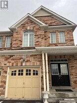 74 Clearfield Dr in Brampton, ON - Building Photo