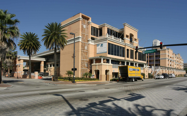 Metropolitan at Lake Eola in Orlando, FL - Building Photo - Building Photo