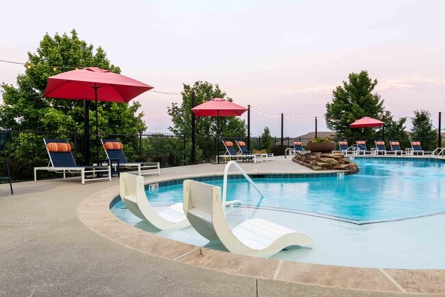 Aventura Falcon Valley in Lenexa, KS - Building Photo - Building Photo