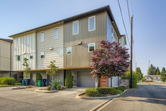 1815 SW 96th Ln in Seattle, WA - Building Photo - Building Photo