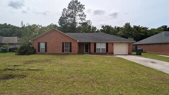 2350 Rowe St in Hinesville, GA - Building Photo