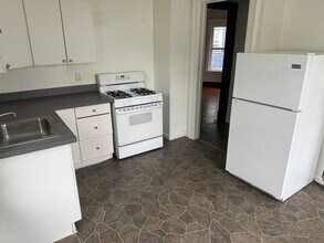 186 Claremont Ave, Unit Rear in Buffalo, NY - Building Photo - Building Photo