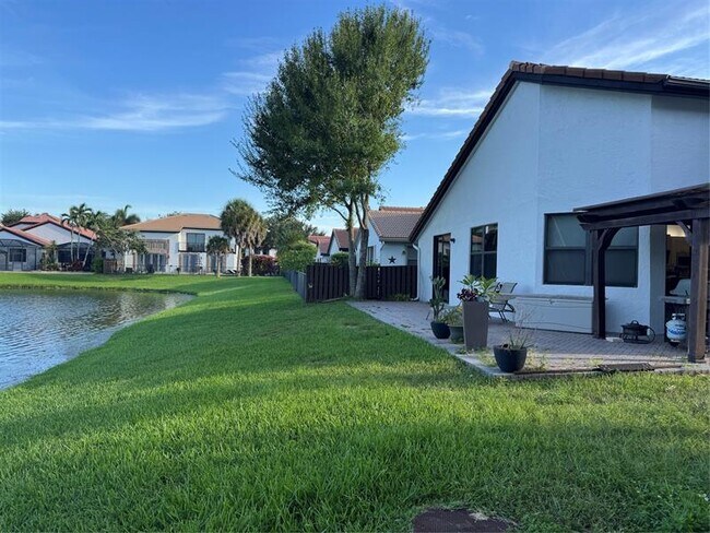 1360 NW 105th Ave in Plantation, FL - Building Photo - Building Photo