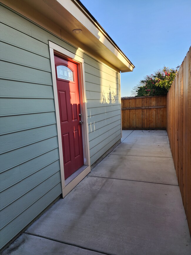 7721 Marie Ave, Unit Studio Apartment in La Mesa, CA - Building Photo - Building Photo