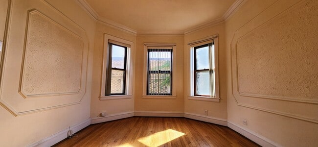 1923 W Belle Plaine Ave in Chicago, IL - Building Photo - Building Photo