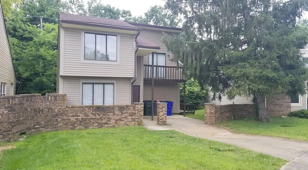 1757 Prairie Cir in Lexington, KY - Building Photo