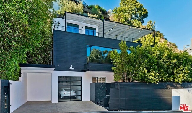 2164 Sunset Plaza Dr in Los Angeles, CA - Building Photo - Building Photo