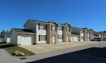 The Ridge Apartments & Townhomes in Charleston, WV - Building Photo