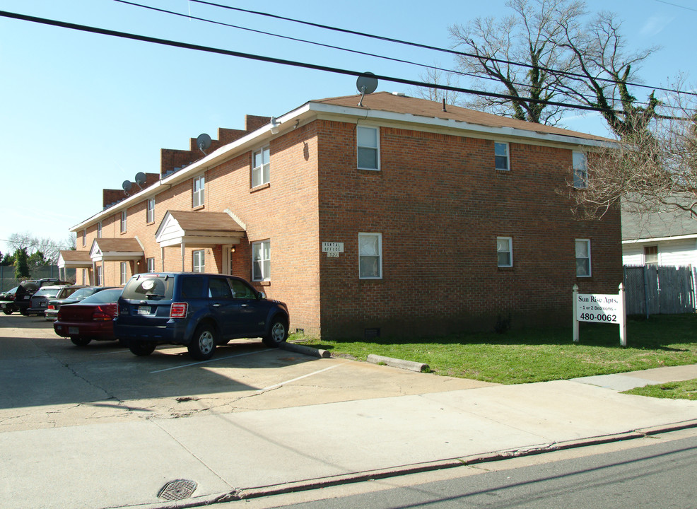 Sunrise Apartments in Norfolk, VA - Building Photo