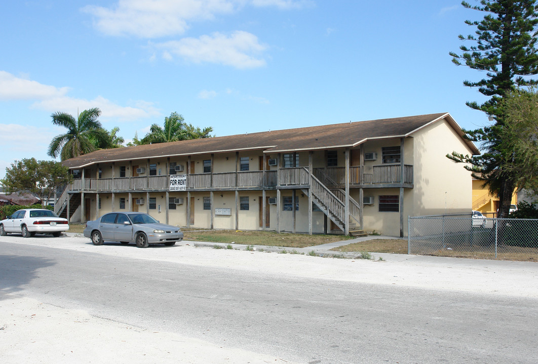 59 NW 5th St in Homestead, FL - Foto de edificio