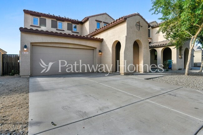 2451 W Parkway Dr in Phoenix, AZ - Foto de edificio - Building Photo