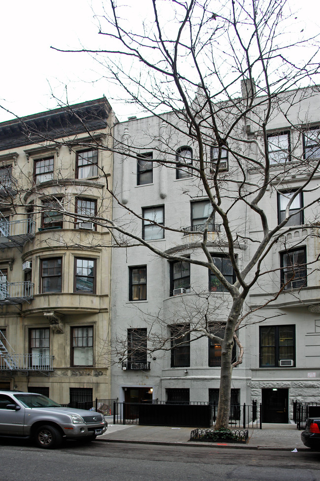 45 W 68th St in New York, NY - Building Photo - Building Photo