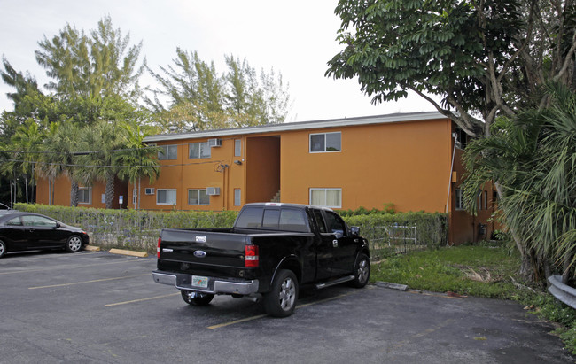 7901-7907 SW 64th Ave in South Miami, FL - Foto de edificio - Building Photo