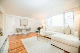 165 Manor Dr in Red Bank, NJ - Building Photo - Building Photo