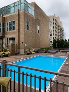33 W Ontario St, Unit 20F in Chicago, IL - Building Photo
