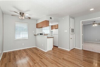 1901 N Fitzhugh Ave, Unit 16C in Dallas, TX - Building Photo - Building Photo