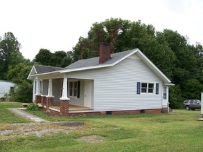 733 N Main St in Dobson, NC - Building Photo - Building Photo