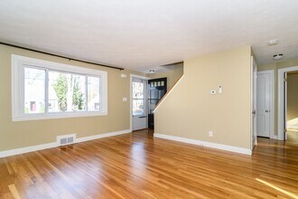 7 Ferndale Rd in Natick, MA - Building Photo - Building Photo