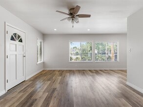 1340 W Parade St in Long Beach, CA - Foto de edificio - Building Photo