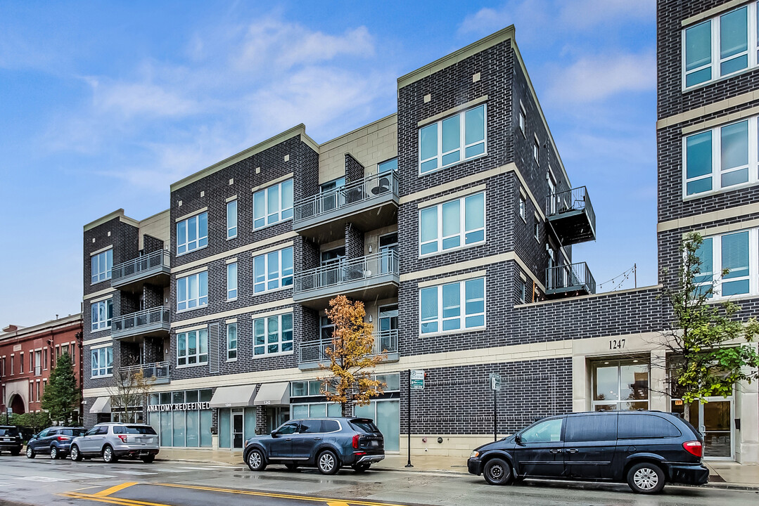 1247 W Madison St in Chicago, IL - Building Photo