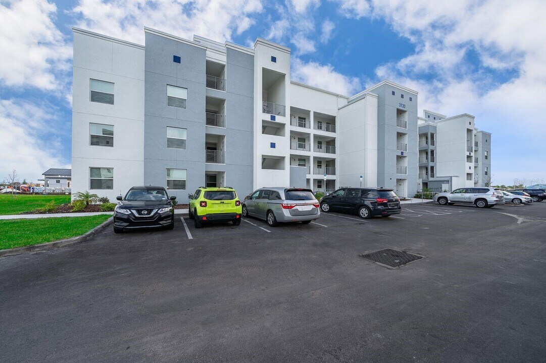 3120 Paradox Cir in Kissimmee, FL - Foto de edificio