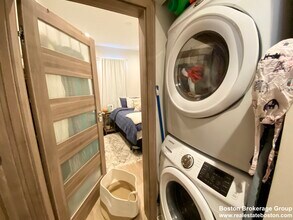 118 Buttonwood St, Unit 1 in Boston, MA - Foto de edificio - Building Photo