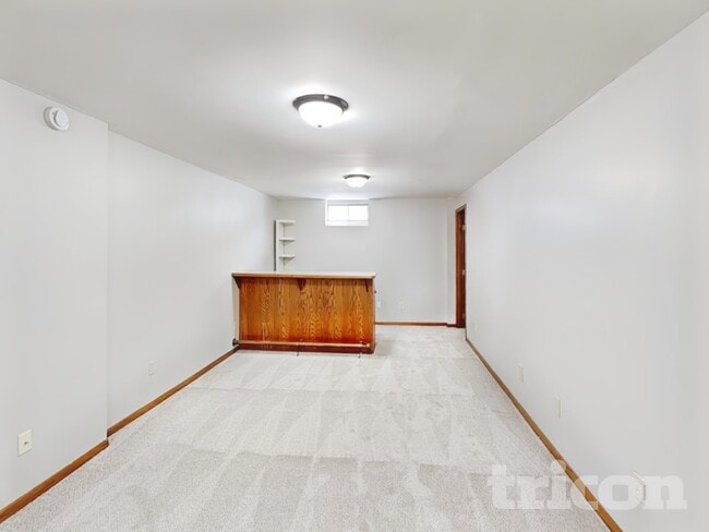 11893 Dunhill Rd in Eden Prairie, MN - Building Photo - Building Photo