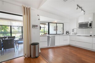 4775 Lakewood Blvd in Naples, FL - Building Photo