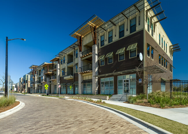 Enclaves at College Town in Tallahassee, FL - Foto de edificio - Building Photo