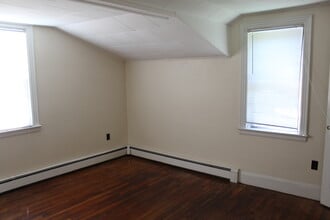 23 Fleetwood Ave, Unit 2nd floor in Bethel, CT - Building Photo - Building Photo