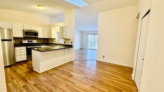 2033 N Park Dr in St. Paul, MN - Building Photo