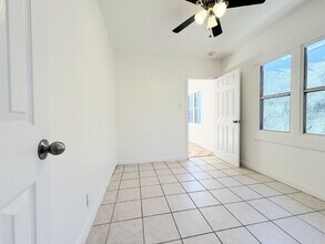 727 E 81st St in Los Angeles, CA - Building Photo - Building Photo