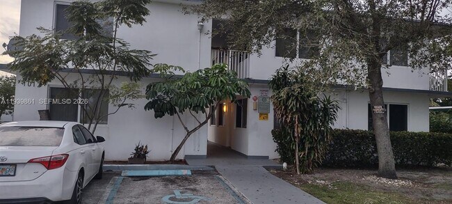 101 NW 29th Ave in Fort Lauderdale, FL - Foto de edificio - Building Photo