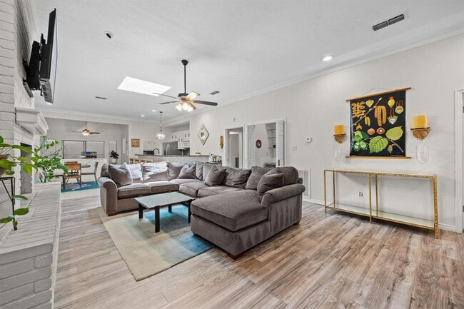 property at 11009 Pinehurst Dr