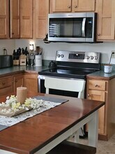 32 S Main St, Unit Carriage House 2nd Floor in Belchertown, MA - Building Photo - Building Photo