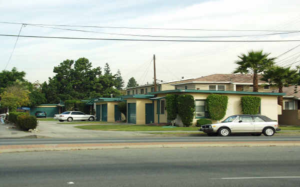 3289 E Artesia Blvd in Long Beach, CA - Building Photo