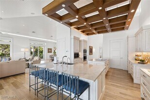 40 32nd Ave S in Naples, FL - Building Photo