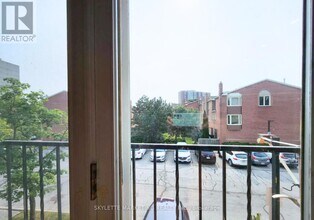 6 Dowry St in Toronto, ON - Building Photo - Building Photo