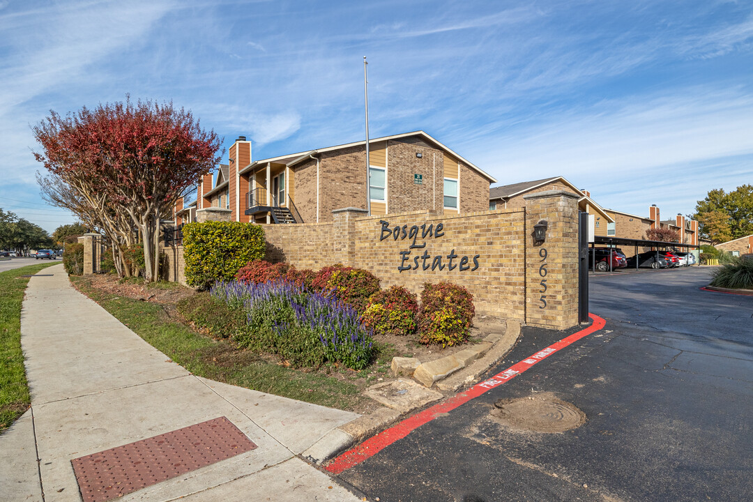 Bosque Estates Apartments in Dallas, TX - Building Photo