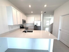 2725 Skyline Lp in Kissimmee, FL - Building Photo - Building Photo