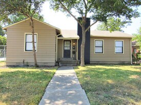 454 Bailey Ave in San Antonio, TX - Building Photo