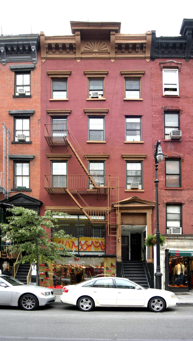 27 W 8th St in New York, NY - Building Photo - Building Photo