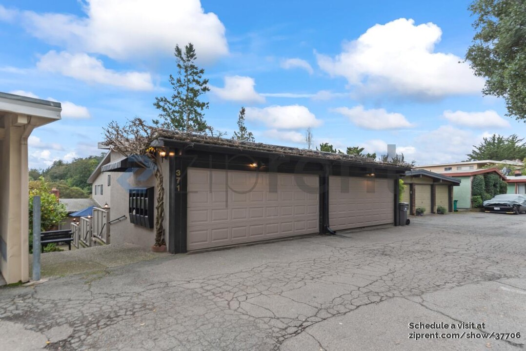 371 Somerset Rd in Piedmont, CA - Building Photo