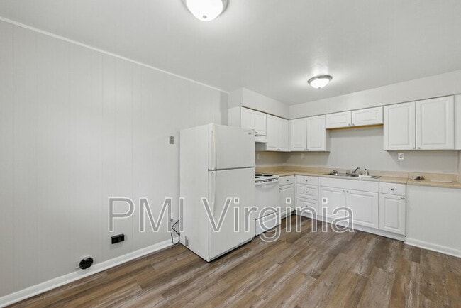 property at 2421 Courtney Ave