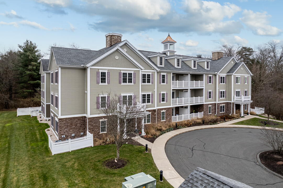 King's Ridge (small quiet community) in Weatogue, CT - Building Photo